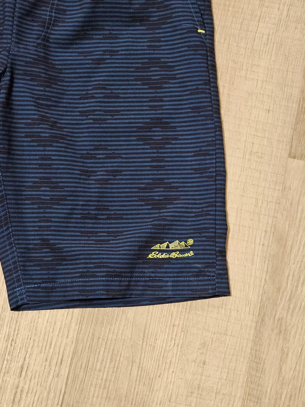 Eddie Bauer Kids Medium 10/12 Navy Striped Athletic Shorts